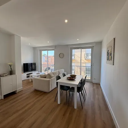 T4 75m2 Climatisé Ascenseur Cœur De Thermes à Pied Apartamento